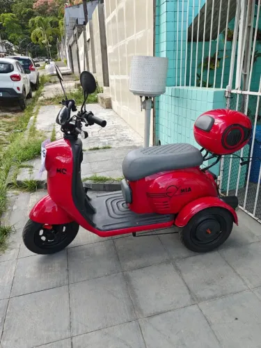 Triciclo Elétrico MC vermelha