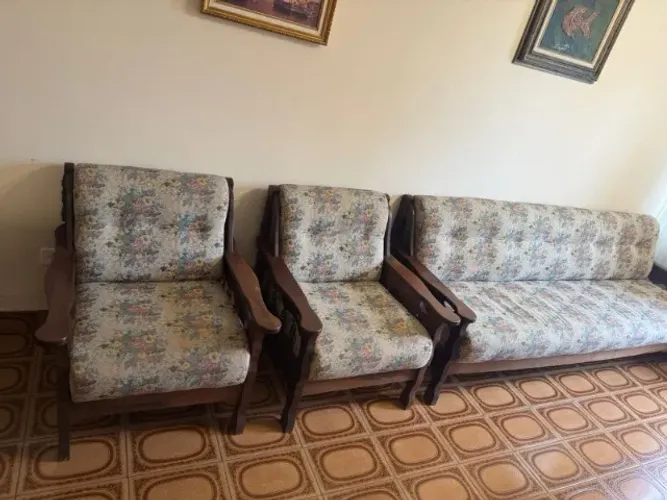 Conjunto Sofá 3 Lugares + 2 Poltronas em Madeira Antigo