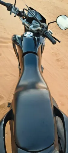 Vende-se uma moto Bros preta ano 2014