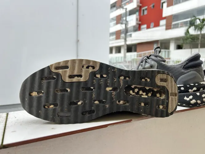 Tênis adidas última geração