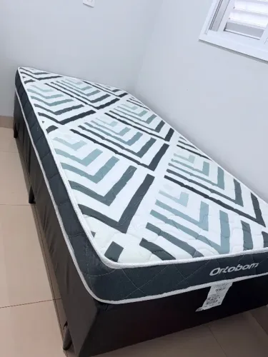Cama de solteiro (box + colchão Ortobom)