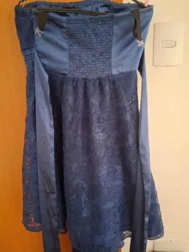 Vestido curto luxo