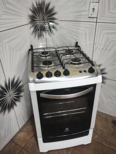 Vendo fogão semi novo