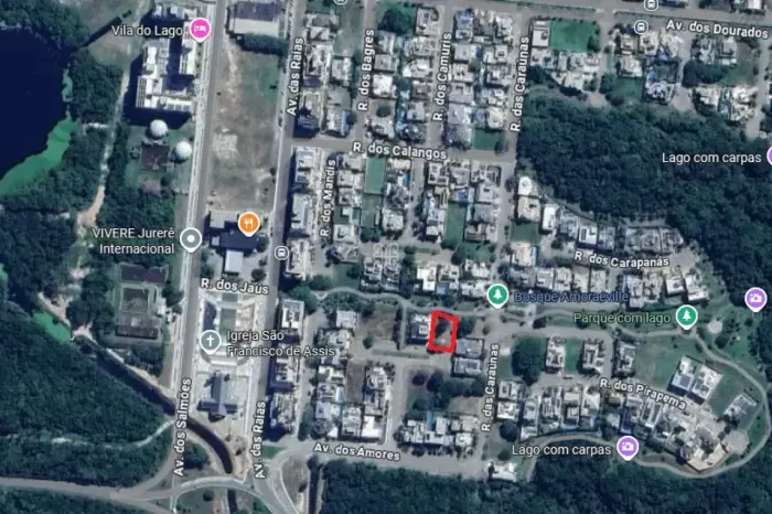 Lote à Venda em Jurerê Internacional com 701 m² Perto do Open Shopping