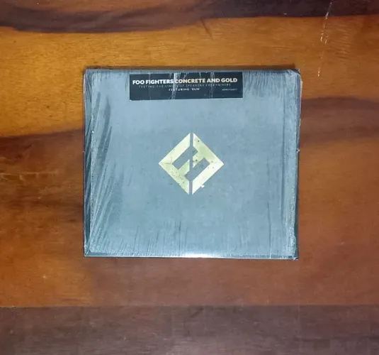 CD Foo Fighters Concrete And Gold 2017 