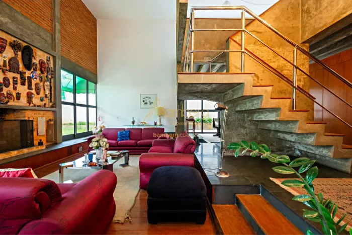 Casa no Bolsão de Interlagos / projeto moderno em concreto / ambientes amplos e arejados