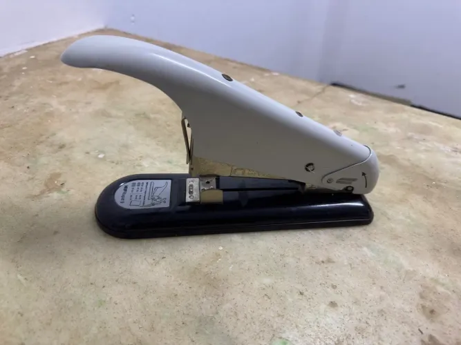 Grampeador de Mesa semi industrial Rápid9