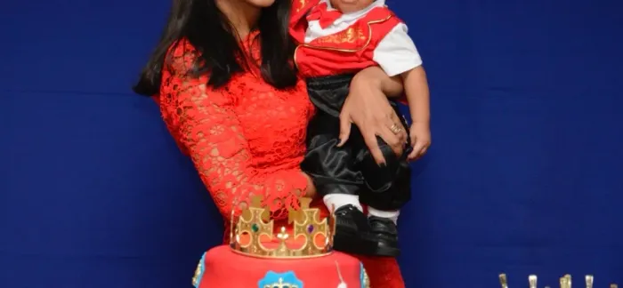 Vestido vermelho mãe de princesa príncipe