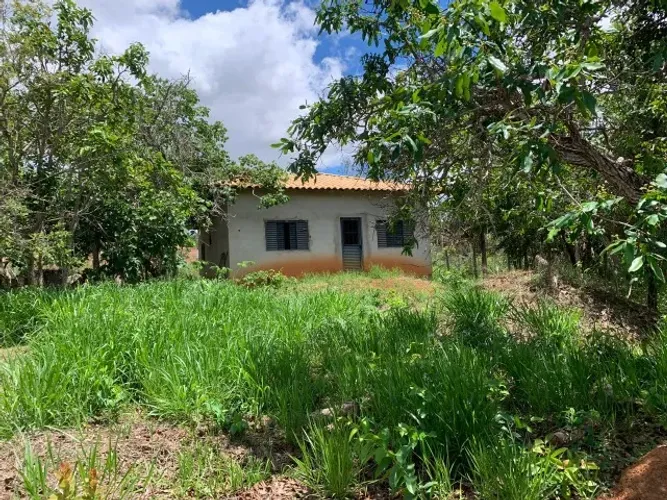 Chácara 1.000m², casa simples, com agua e luz, Jaboticatubas.
