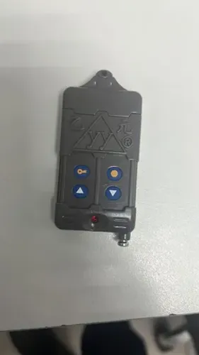 Controle remoto de porta automática de enrolar.