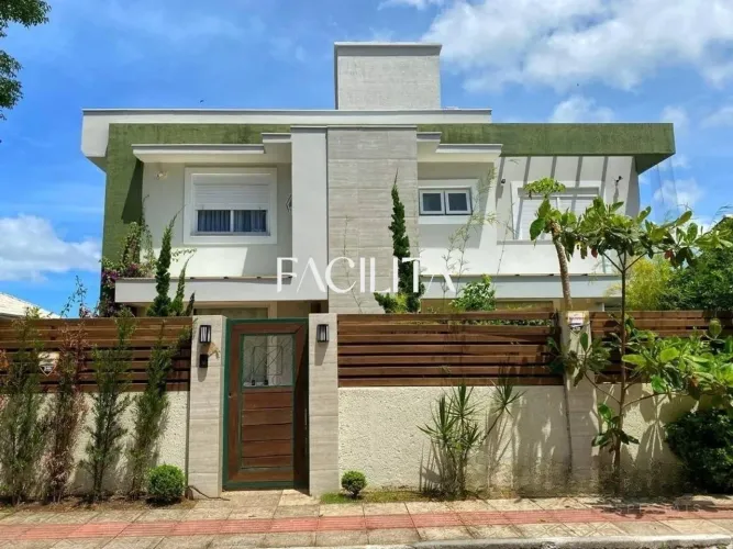 Casa com 3 suítes no bairro Lagoa da Conceição, Florianópolis.