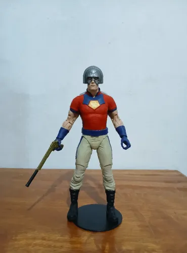 Peacemaker Pacificador McFarlane DC Multiverse