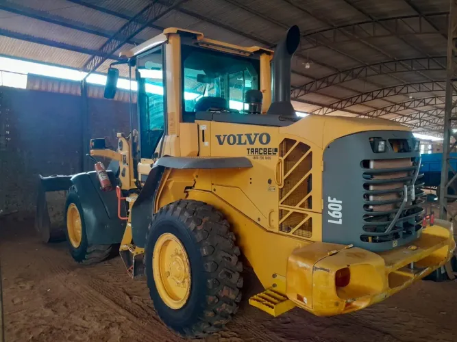 Pá carregadeira l60 2018