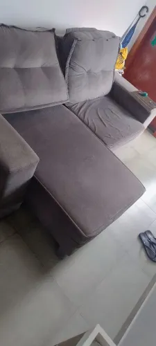 Sofá 3 lugares retrátil, cor cinza.