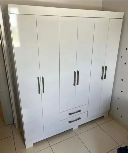 Guarda roupa 6 portas
