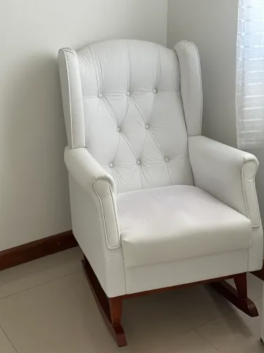 Poltrona amamentação e balanço branca