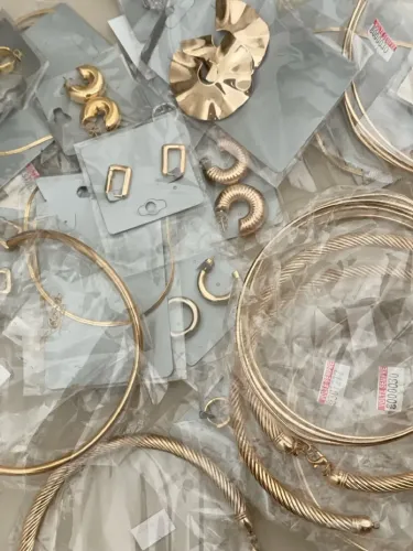 Kit de Bijuterias - Brincos, Pulseiras e Colares