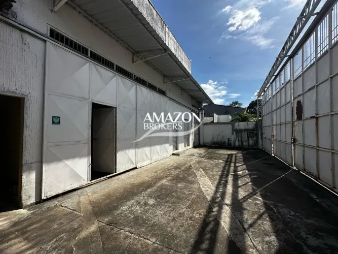 Parque 10 - 1.110 m2 - Galpão Duplex - Alugo