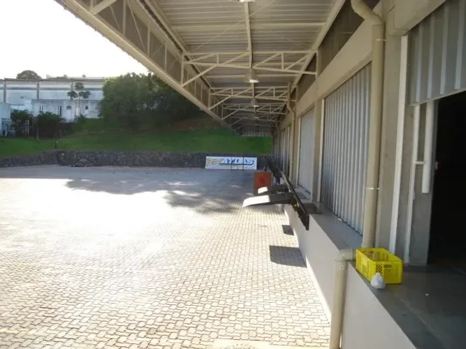 Galpões em Condomínio 500 m2 a 4.000 m2, Piso de Alta Resistência, Pé direito entre 6 metr