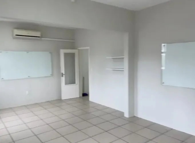 ALUGO  CONJUNTO SALAS COMERCIAL- JUNTO A DELEGACIA REGIONAL DO TRABALHO/ CENTRO