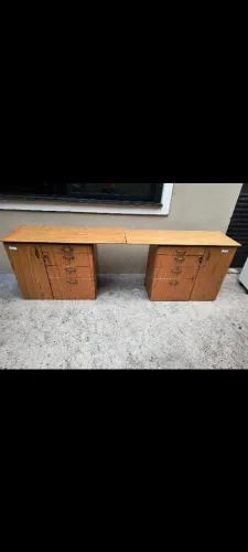 Mesa de escritório com gaveteiro de madeira maciça 