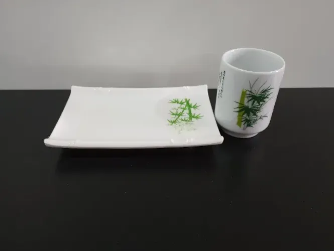 Kit copo de porcelana e prato de melamina chinês