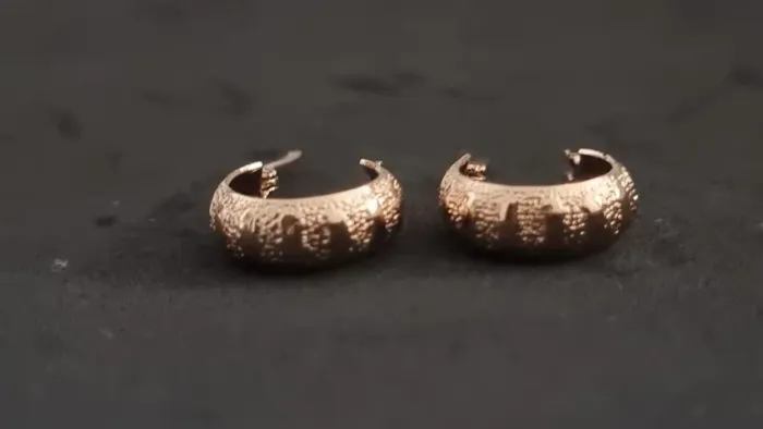Argola Rommanel Larga com Detalhes em Riscos