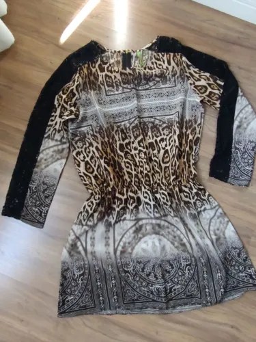 Vestido viscose de seda com manga em Renda