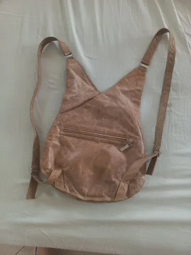 Mochila de couro legítimo bege