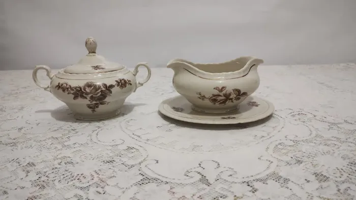 Conjunto de louças floral para servir
