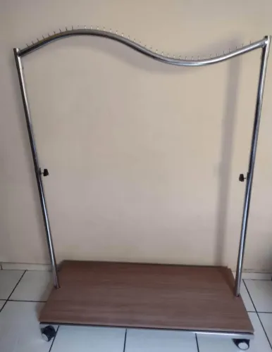 Arara móvel de loja em inox 