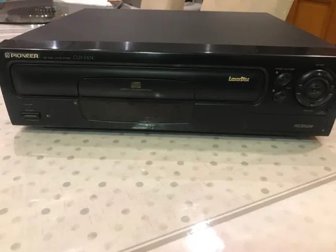 Pioneer CLD-S104 CD/Laserdisc Player
