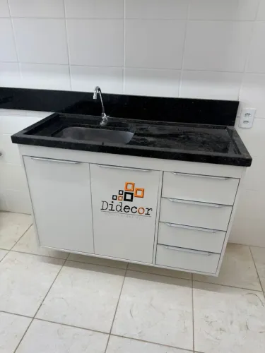 Balcão p/pia com puxador facetado