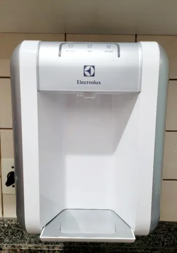 Purificador agua eletrolux PE10b bivolt com um refil novo com refil novo