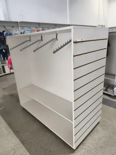 Expositor de roupas
