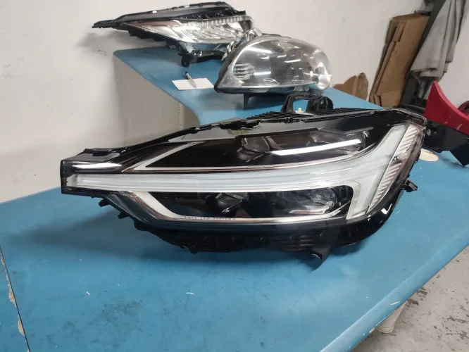FAROL volvo XC60 lado esquerdo cromado