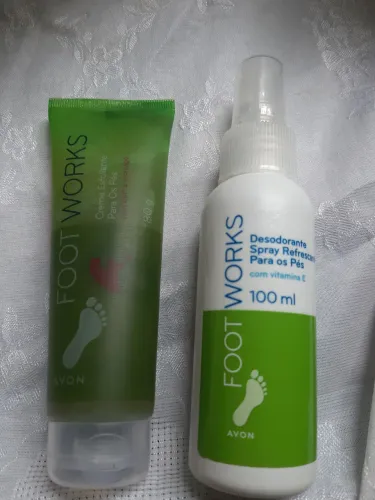 Kit Foot Works Avon - Creme Esfoliante e Spray Refrescante
