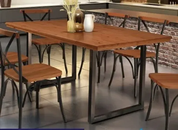 Mesa em madeira maciça com ferro fino acabamento