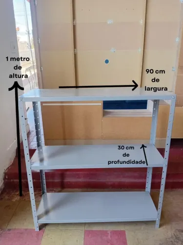 Estante com prateleira de aço 30cm pequena.