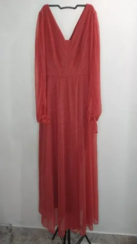 Vestido longo terracota brilhante com mangas tam. G