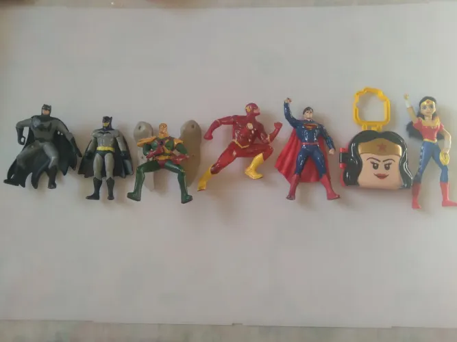 MINIATURA MCDONALD'S BK HERÓIS DC (VALORES NA DESCRIÇÃO)