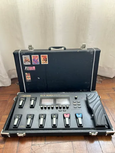 Pedaleira Boss GT-100 Revisada, impecável e com case sob medida