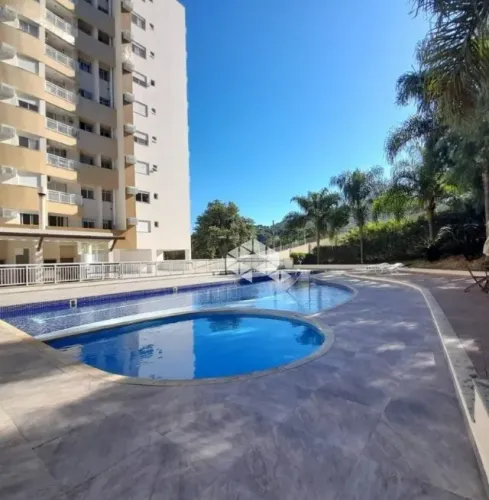 Alugo lindo QUARTO em Itacorubi - Apenas mulheres