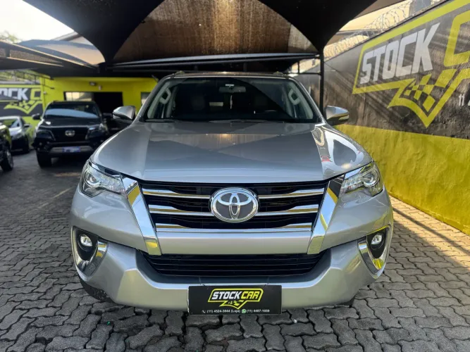 Toyota Hilux SW4 SRX 4X4 2.8 TDI 16V Dies. Aut. 2018