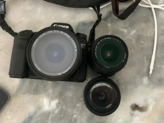  Camera Canon 70D + ( LENTE - 18-135 mm 5.6 ) (18 - 55 mm 3.5) (40 mm 2.8)