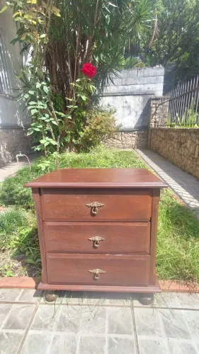 Mesa de cabeceira de cama, madeira imbuia maciça, gavetas grandes