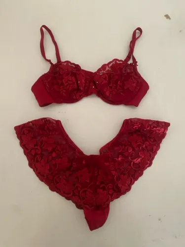 Conjunto de lingerie vermelho renda