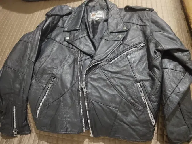 JAQUETA COURO PRETA MOTOQUEIRO