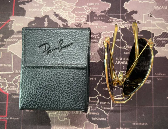 Óculos Rayban dourado