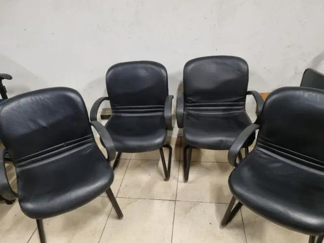 Conjunto com 4 Cadeiras 100% Couro Ótimo Estado Super Confortável e Reforçada Preta